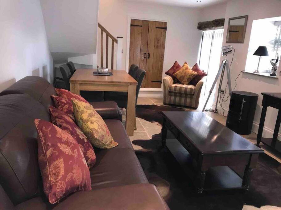 Chic 2 Bed Peak District Cottage Barn Near Alton Towers, Polar Bears, Chatsworth House Leek Zewnętrze zdjęcie